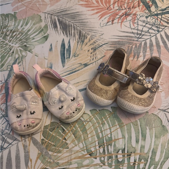 Girls’ Shoes Lot - unicorn canvas Casual shoes and gold glitter stride rite shoe - Picture 2 of 7